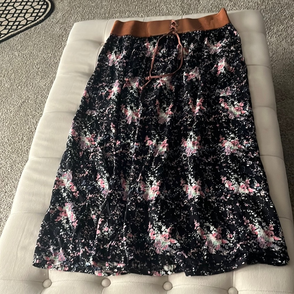 Magic Women’s long Black Floral Skirt Size 3X
